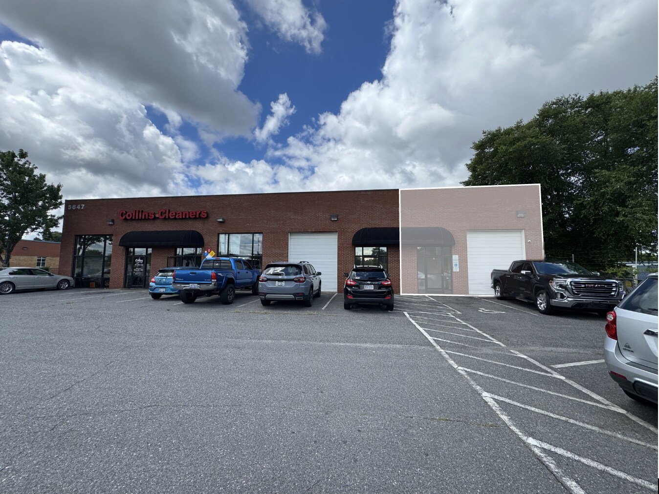 5647 Brookshire Blvd, Charlotte, NC à louer Photo de l’immeuble– Image 1 sur 7
