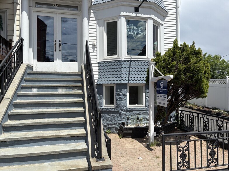 17 Hilliard Ave, Edgewater, NJ à louer - Photo de l’immeuble – Image 2 sur 11