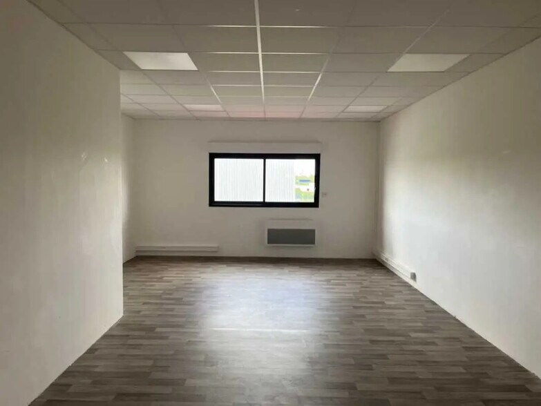 Bureau dans Creil à louer - Photo de l’immeuble – Image 1 sur 7