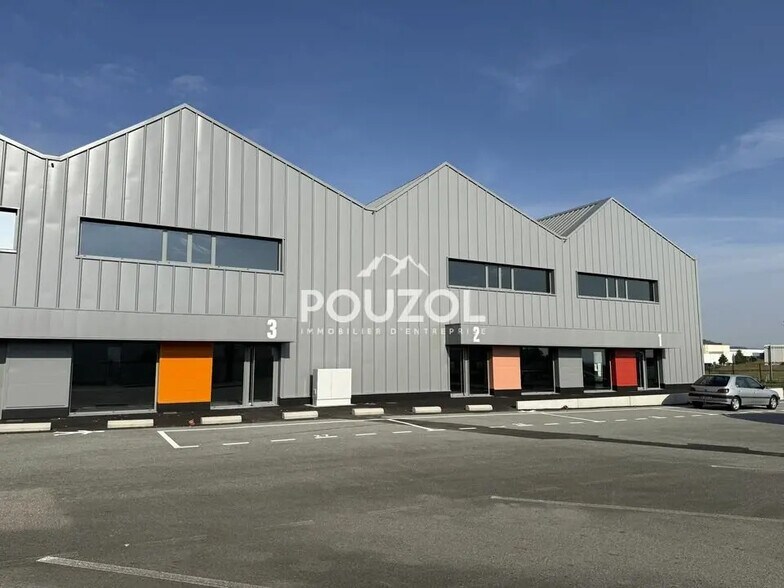 Local d’activités dans Gerzat à louer - Photo de l’immeuble – Image 2 sur 10