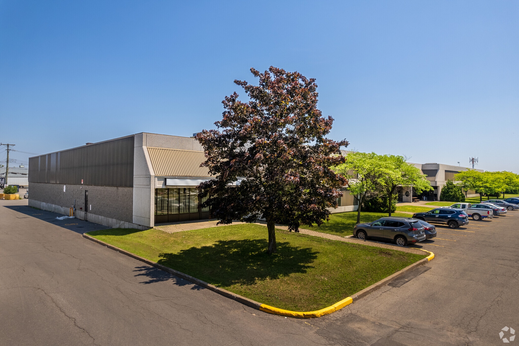 2102-2150 32e Av, Montréal, QC à louer Photo principale– Image 1 sur 12