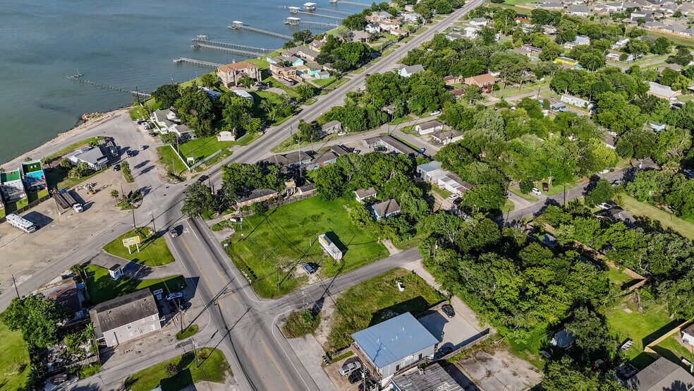 119 Grand Ave, Bacliff, TX à vendre - Photo principale – Image 1 sur 9