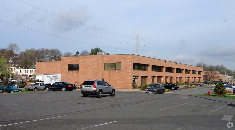 204 Mill St NE, Vienna, VA à louer - Photo principale – Image 1 sur 4