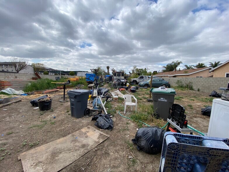 2402 E 126th St, Compton, CA à vendre - Photo de l’immeuble – Image 3 sur 8