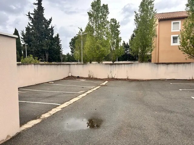 Bureau dans Graveson à louer - Photo de l’immeuble – Image 3 sur 4