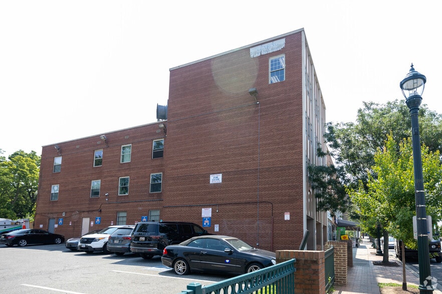 820 Silver Spring Ave, Silver Spring, MD à vendre - Photo principale – Image 1 sur 2
