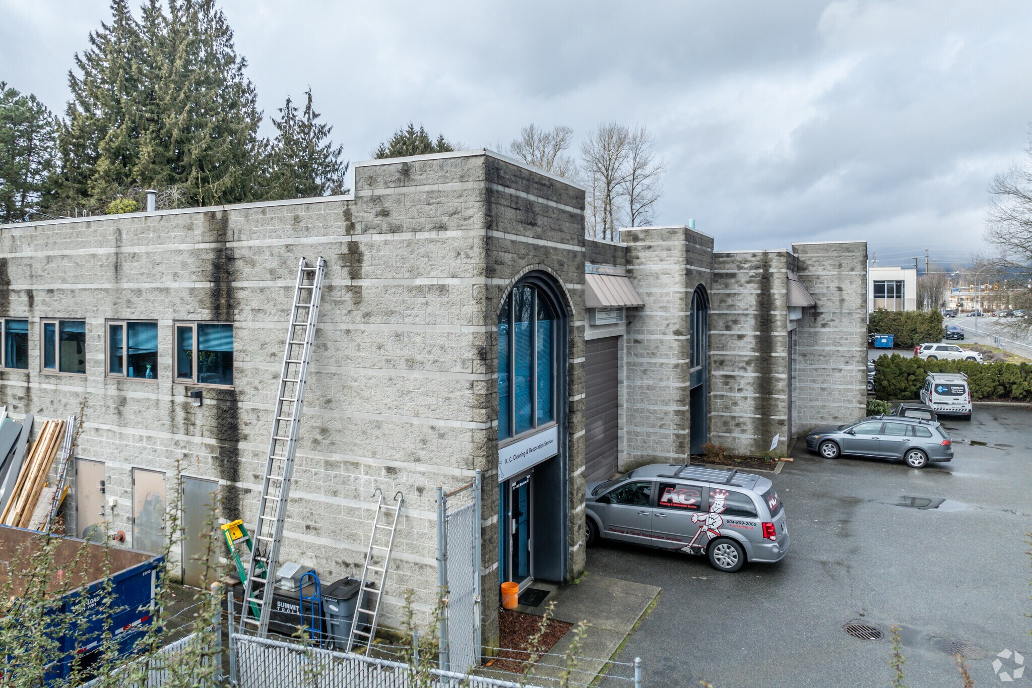 1921 Broadway St, Port Coquitlam, BC à louer Photo principale– Image 1 sur 3