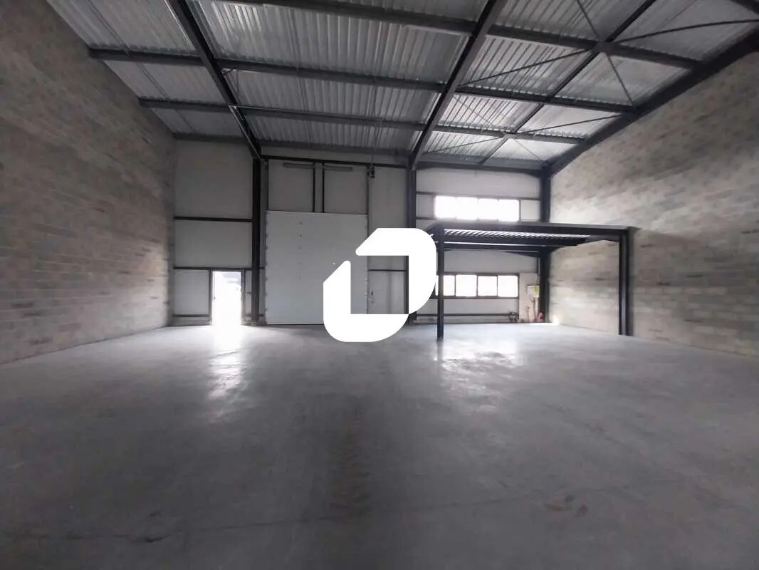 Local d’activités dans Blanquefort à louer Photo de l’immeuble– Image 1 sur 4