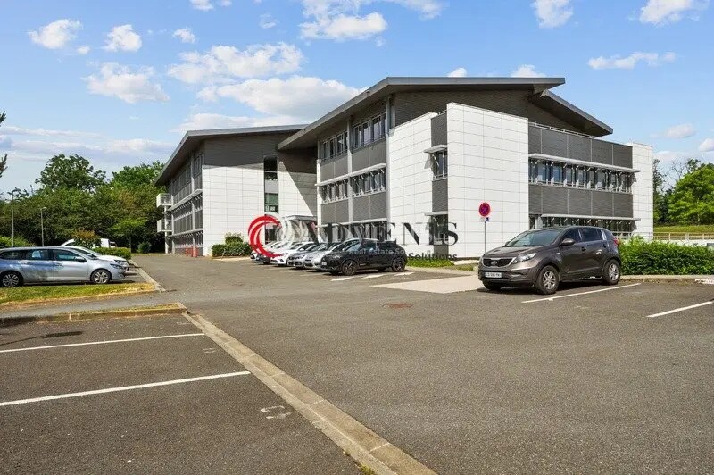 Bureau dans Roissy-en-France à louer - Photo de l’immeuble – Image 2 sur 13