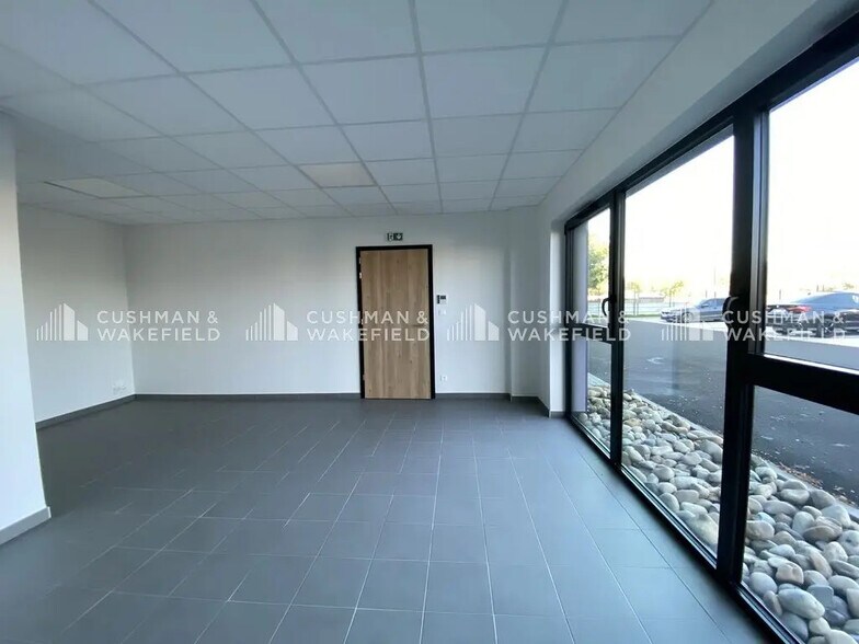Local d’activités dans Souffelweyersheim à louer - Photo de l’immeuble – Image 3 sur 8