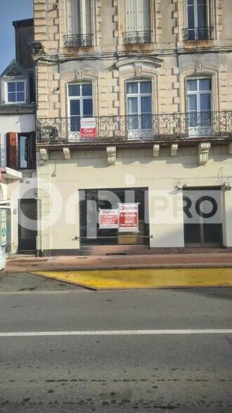 Local commercial dans Commentry à louer - Photo de l’immeuble – Image 2 sur 4
