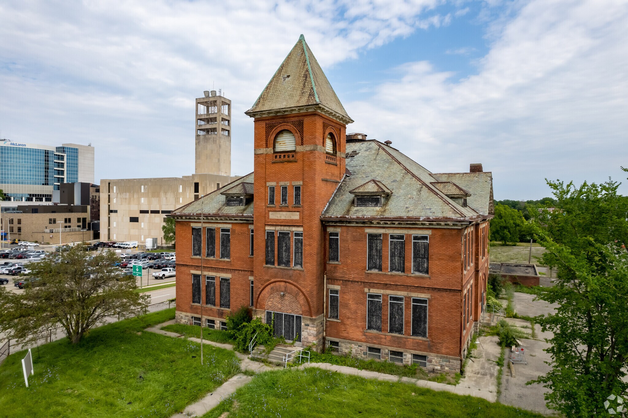 47700 Woodward Ave, Pontiac, MI à louer Photo de l’immeuble– Image 1 sur 6