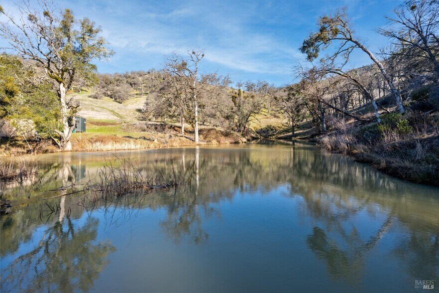 10544 Bachelor Valley Rd, Upper Lake, CA à vendre - Photo principale – Image 1 sur 9