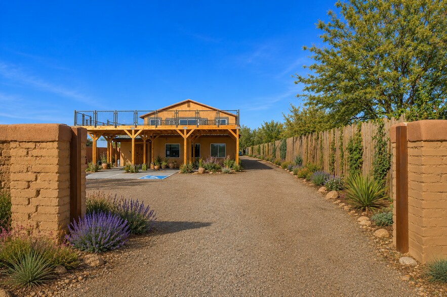 5065 Corrales Rd, Corrales, NM à louer - Photo de l’immeuble – Image 3 sur 17