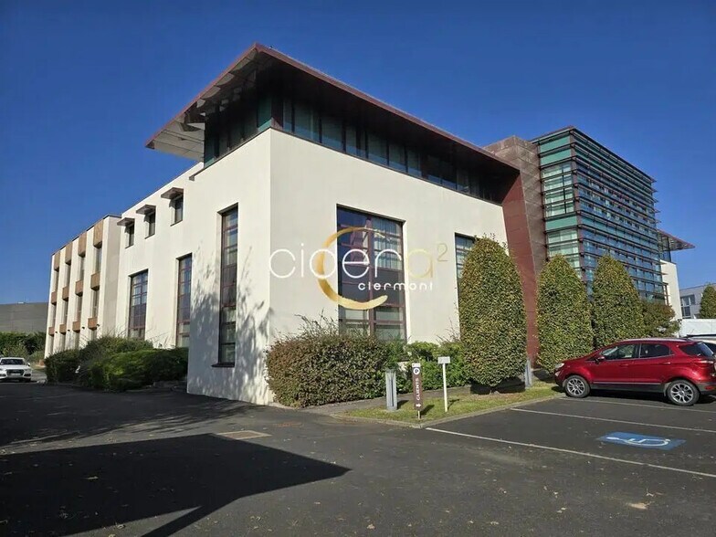 Bureau dans Clermont-Ferrand à louer - Photo de l’immeuble – Image 2 sur 12