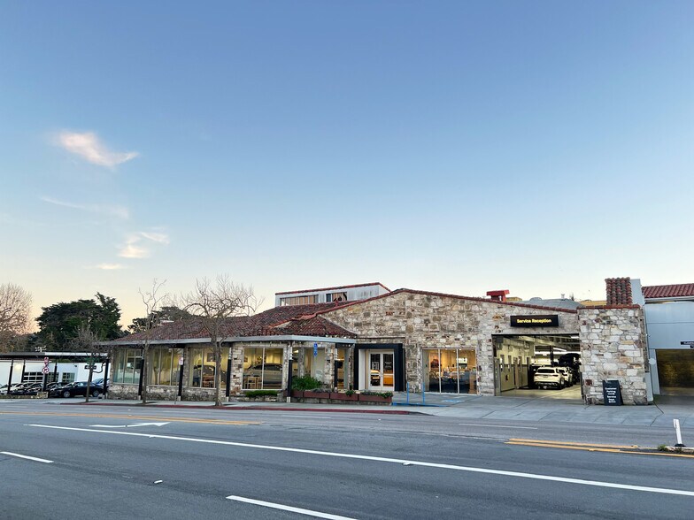 498 Fremont St, Monterey, CA à vendre - Photo de l’immeuble – Image 2 sur 20