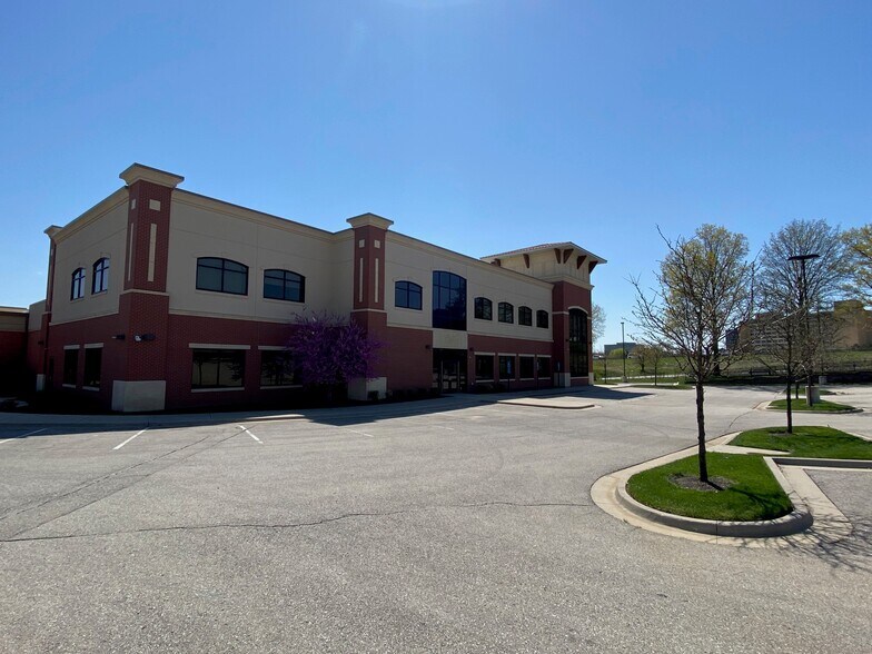 10700 Metcalf Ave, Overland Park, KS à louer - Photo de l’immeuble – Image 2 sur 8
