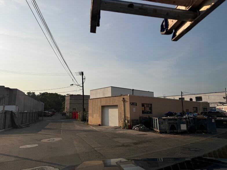 100 Burlews Ct, Hackensack, NJ à louer - Photo de l’immeuble – Image 3 sur 6