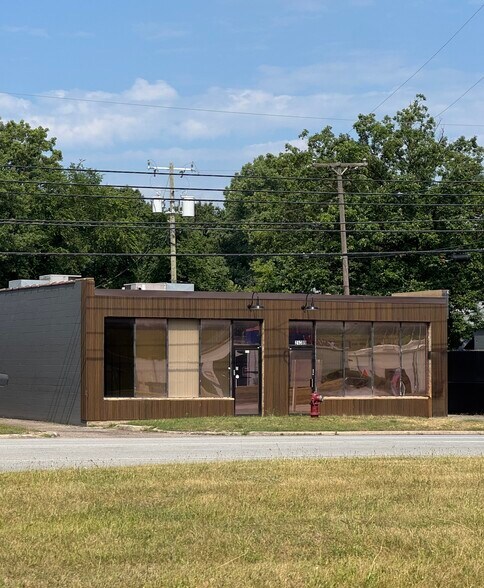 23389-23391 Telegraph Rd, Southfield, MI à louer - Photo de l’immeuble – Image 3 sur 6