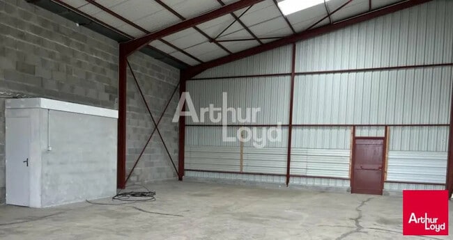 Plus de détails pour Local d'activités à louer