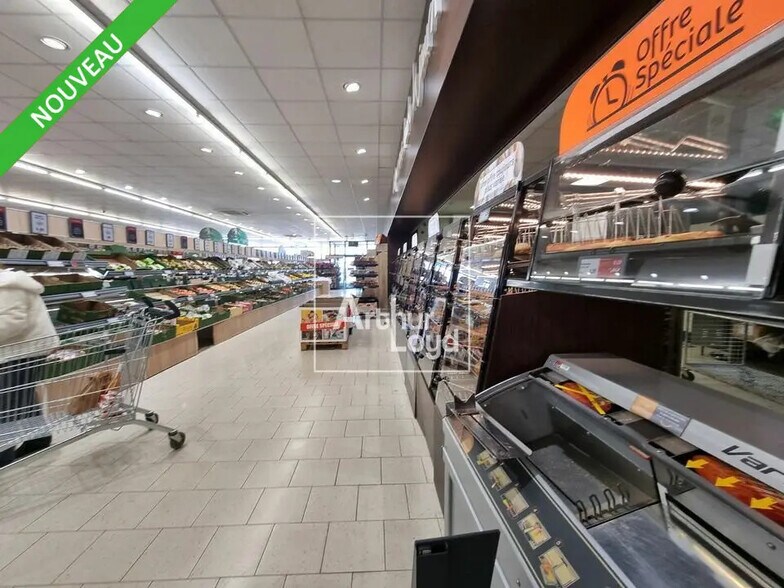 Local commercial dans Mareuil-lès-Meaux à louer - Photo de l’immeuble – Image 2 sur 5