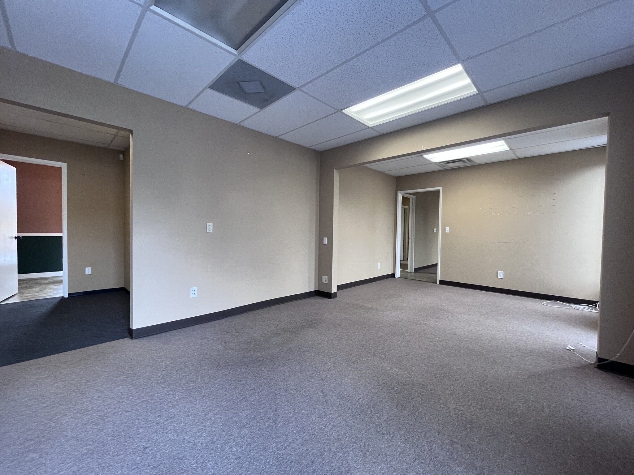 7484 University Ave, La Mesa, CA à louer Photo de l’immeuble– Image 1 sur 23