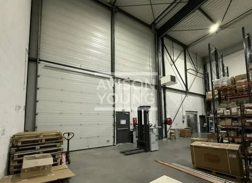 Local d’activités dans Villeneuve-la-Garenne à louer - Photo intérieure – Image 2 sur 7