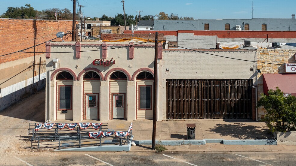 218 N Main St, Rockdale, TX à vendre - Photo de l’immeuble – Image 2 sur 17