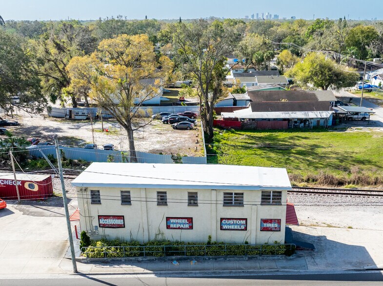 1411 E Busch Blvd, Tampa, FL à vendre - Photo de l’immeuble – Image 2 sur 9
