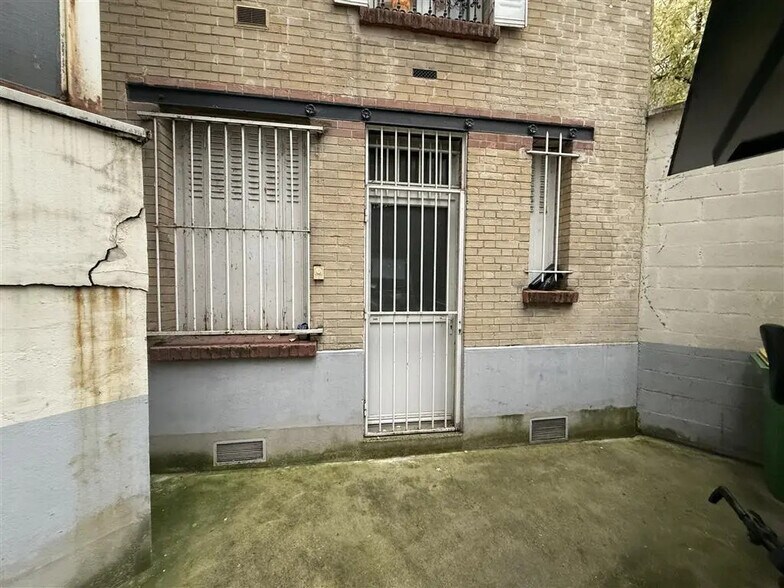 Local commercial dans Paris à louer - Photo de l’immeuble – Image 2 sur 4