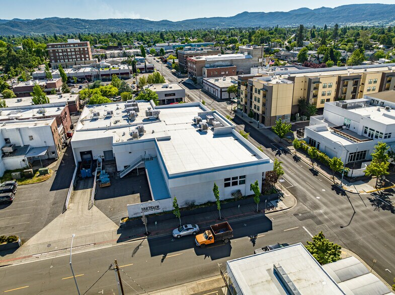 33 N Fir St, Medford, OR à vendre - Photo de l’immeuble – Image 3 sur 41