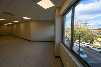 6100 Chillum Pl NE, Washington, DC à louer Photo intérieure– Image 2 sur 2