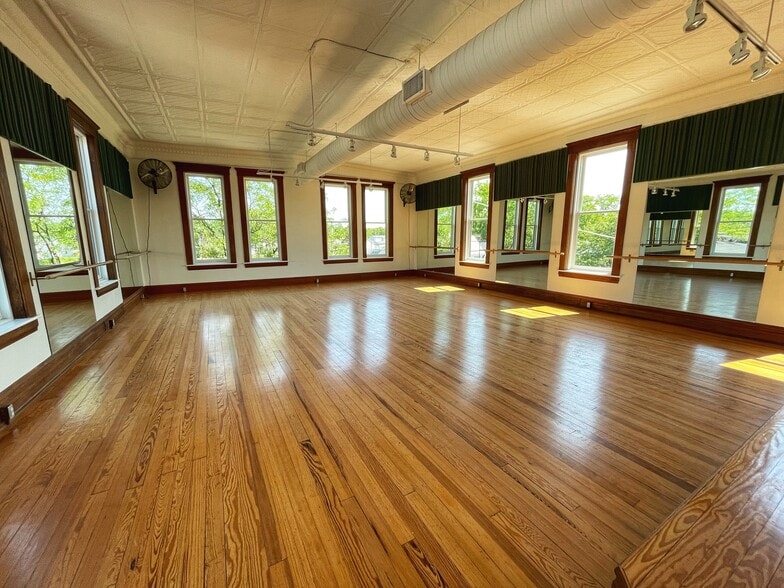 19 E Waterloo St, Canal Winchester, OH à louer - Photo intérieure – Image 2 sur 11