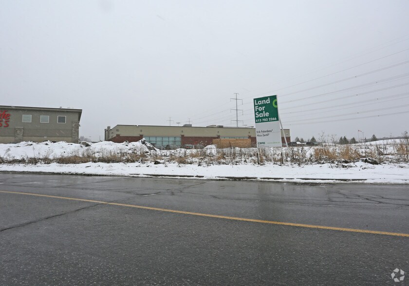 130 Michael Cowpland Dr, Ottawa, ON à vendre - Photo de l’immeuble – Image 1 sur 7