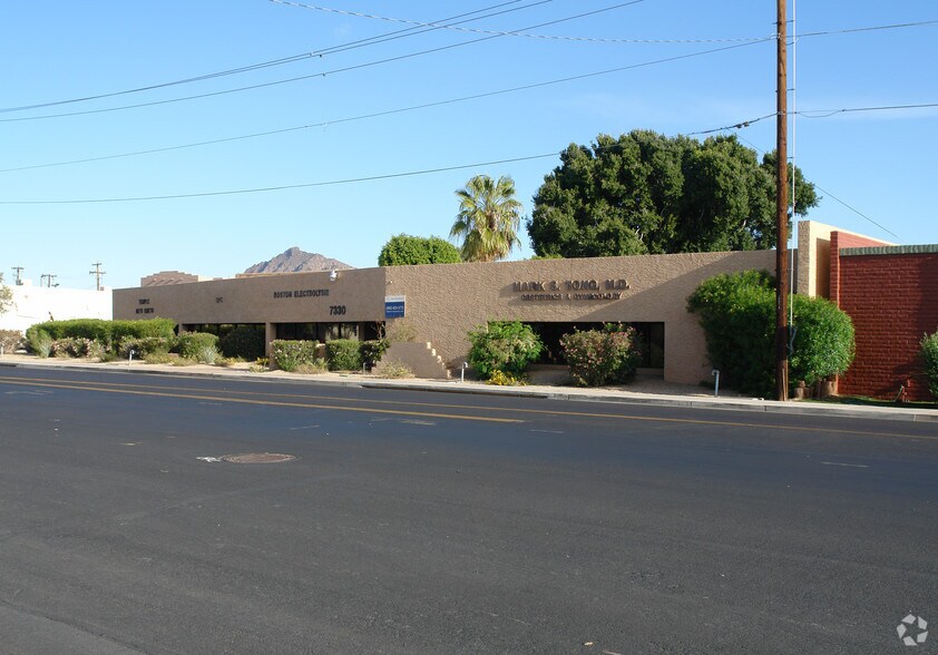 7330 E Earll Dr, Scottsdale, AZ à louer - Photo de l’immeuble – Image 3 sur 8