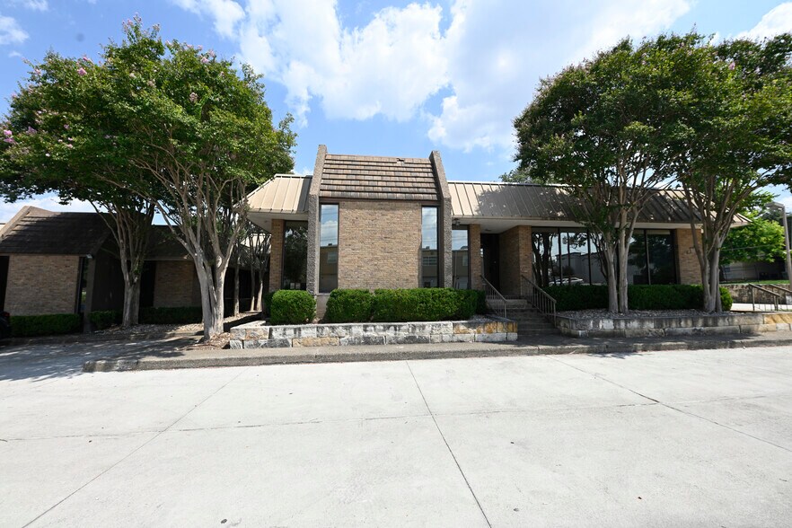 4203-4211 Gardendale St, San Antonio, TX à louer - Photo de l’immeuble – Image 1 sur 7