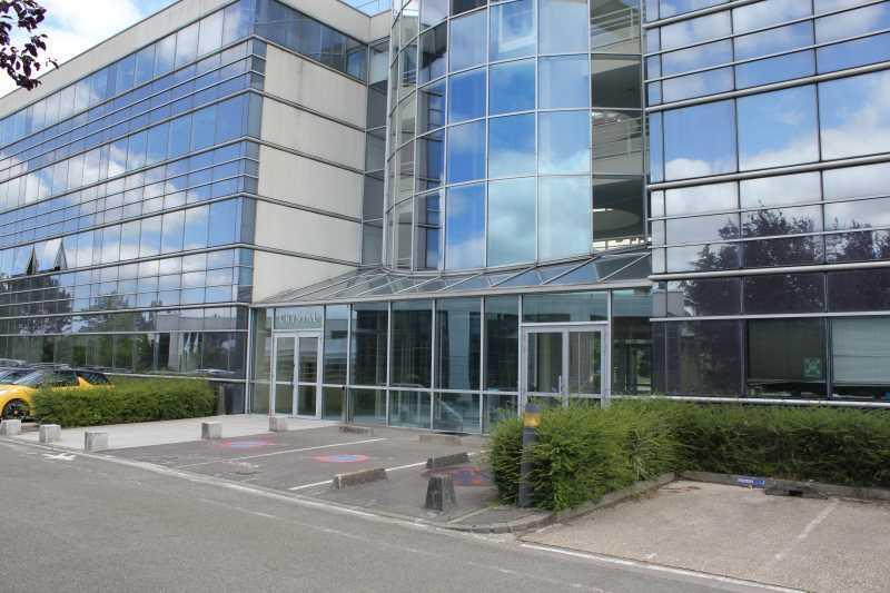 6 Rue Hélène Boucher, Guyancourt à louer - Photo de l’immeuble – Image 3 sur 8
