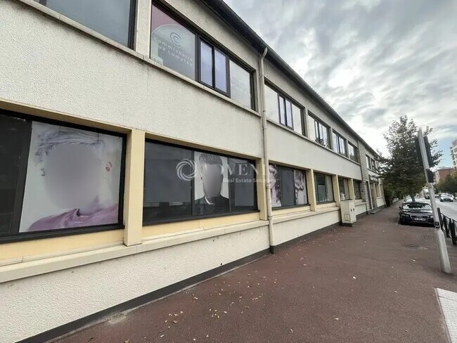 Plus de détails pour Bureau à louer