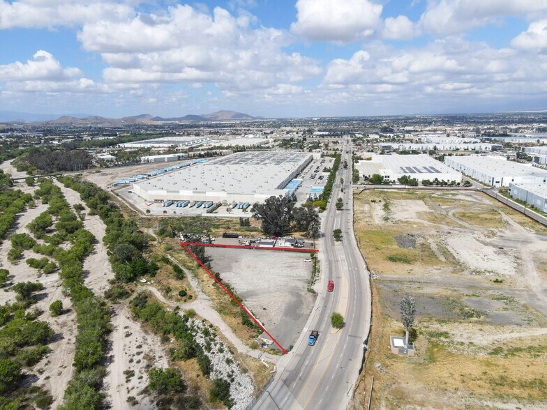 787 Orange Show, San Bernardino, CA à vendre - Photo principale – Image 1 sur 7