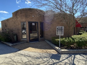 150 E Cook Ave, Libertyville, IL à louer Photo intérieure– Image 1 sur 10
