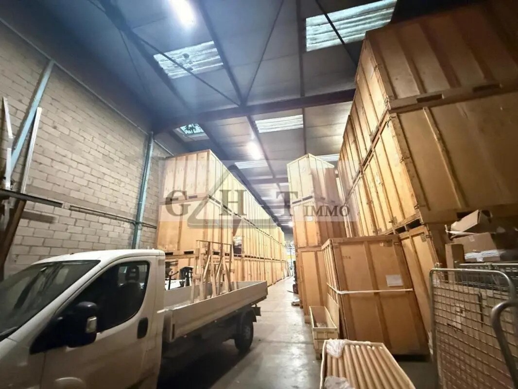 Industriel/Logistique dans Villebon-sur-Yvette à louer Photo de l’immeuble– Image 1 sur 11