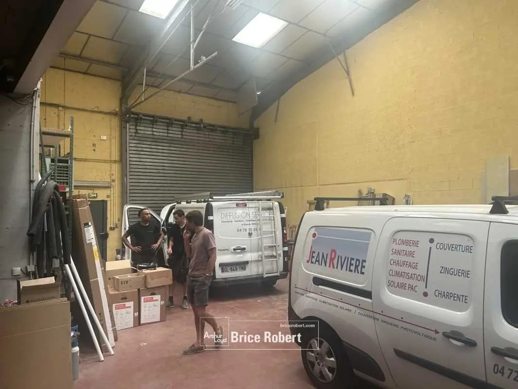 Bureau dans Vaulx-en-Velin à louer Photo de l’immeuble– Image 1 sur 3