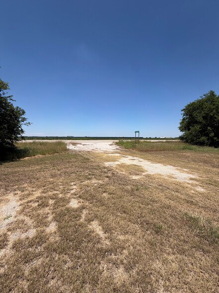 2702 County Road 531, Hondo, TX à vendre - Photo de l’immeuble – Image 3 sur 5