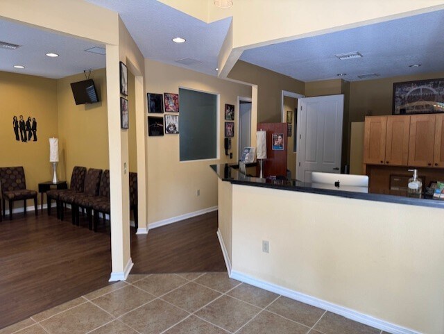 13053 W Linebaugh Ave, Tampa, FL à louer - Photo de l’immeuble – Image 3 sur 7
