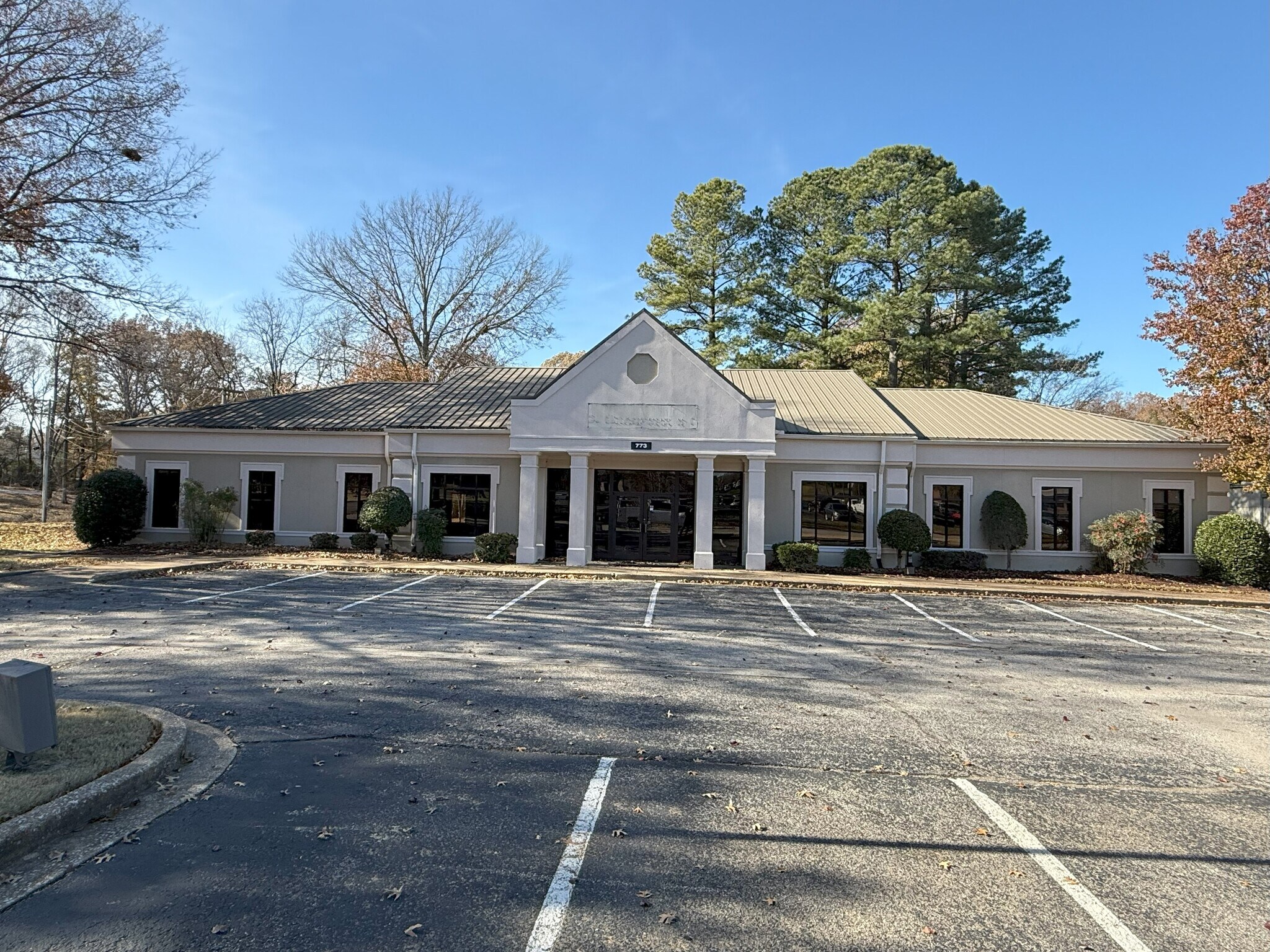 773 N Parkway, Jackson, TN à louer Photo principale– Image 1 sur 6