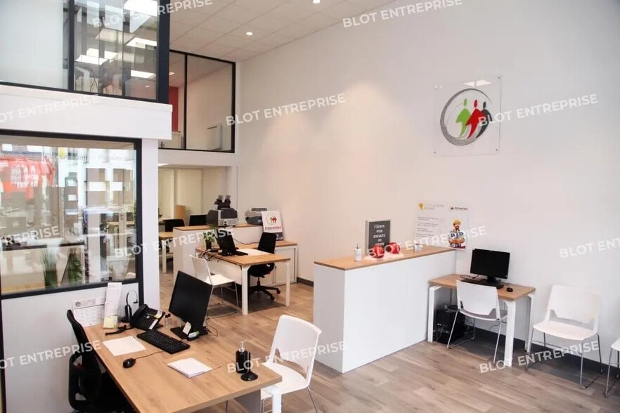 Bureau dans Vitré à vendre - Photo de l’immeuble – Image 2 sur 12