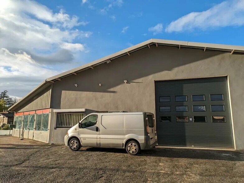Local commercial dans L'Isle-d'Abeau à vendre - Photo de l’immeuble – Image 2 sur 6