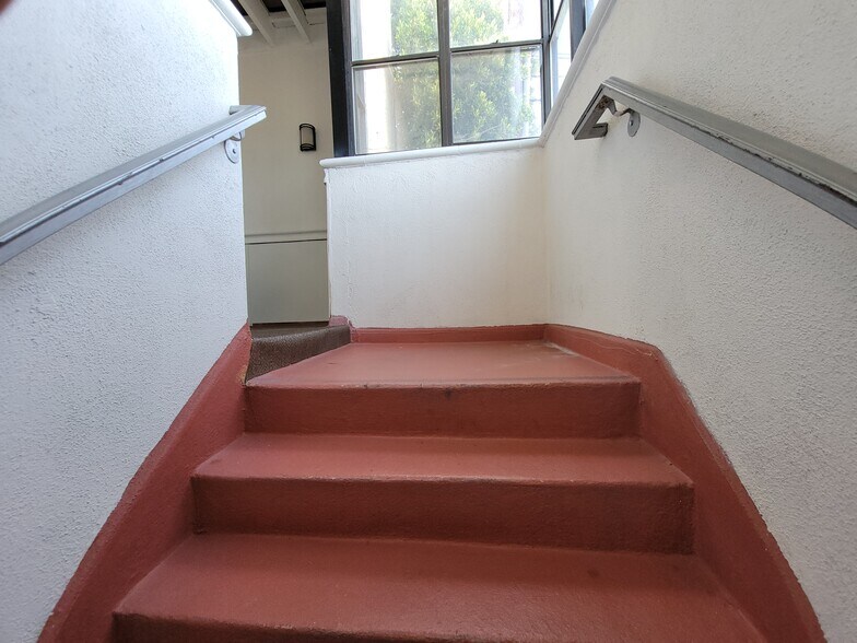 539 E Garvey Ave, Monterey Park, CA à louer - Photo de l’immeuble – Image 3 sur 11