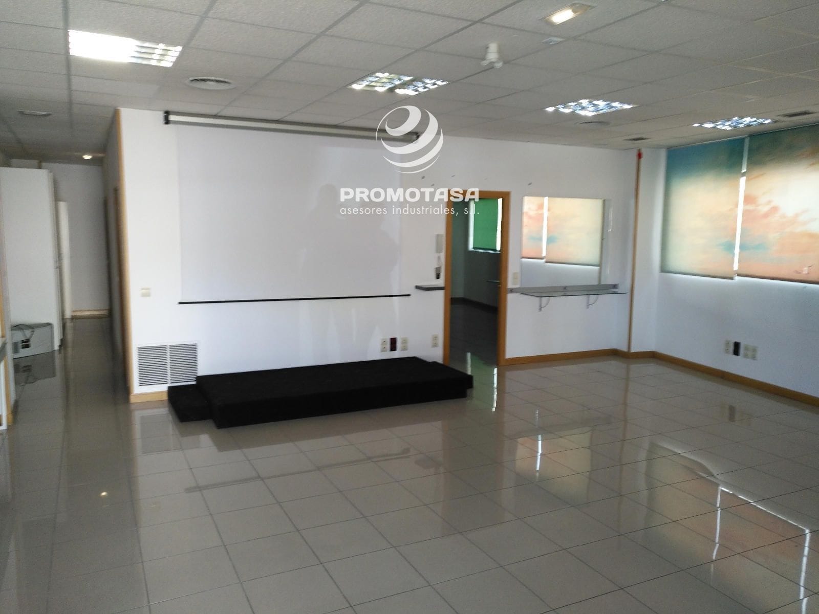Local commercial dans Rivas-Vaciamadrid, Madrid à louer Photo intérieure– Image 1 sur 4