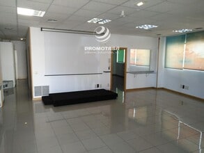 Local commercial dans Rivas-Vaciamadrid, Madrid à louer Photo intérieure– Image 1 sur 4